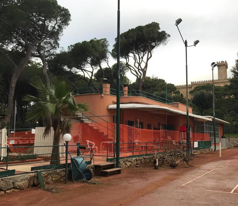 Cantieri aperti al Tennis club demoliti laboratori, cucina e bar 