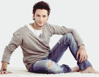 Luca, uno dei giovani cantanti di Amici
