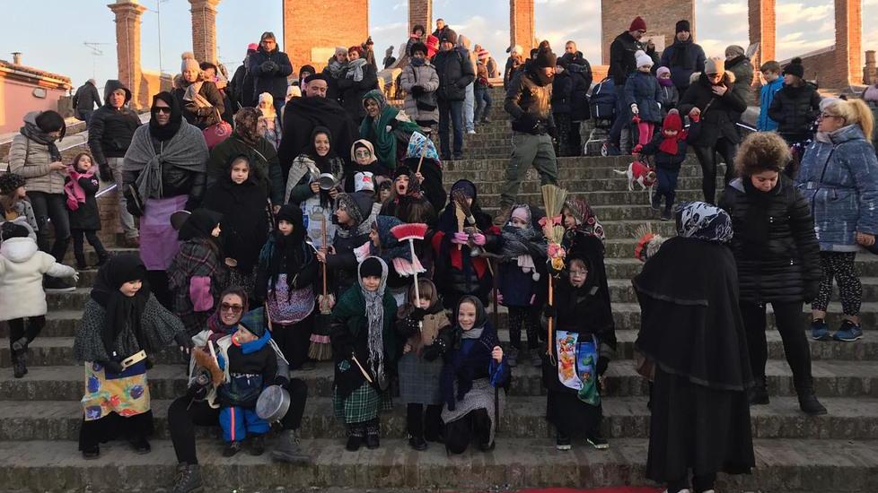 Andrea e Ammari vincono la sfilata della bruttezza Attesa per “Avan la vacie”