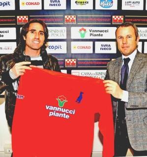 Firmino Elia e il presidente Fabio Fondatori a fianco Matteo Balleri
