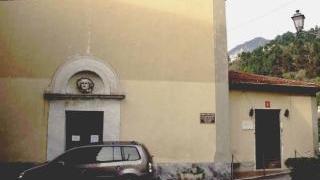 <strong>LA SALA </strong>L’esterno dello spazio parrocchiale a fianco della chiesa di S. Lucia