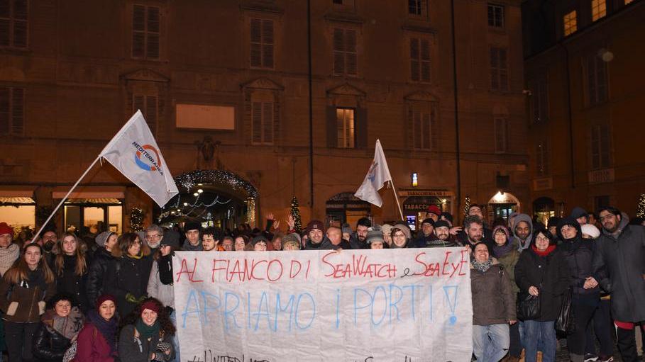 In piazza in nome della disobbedienza Reggio Emilia al fianco di Sea-Watch