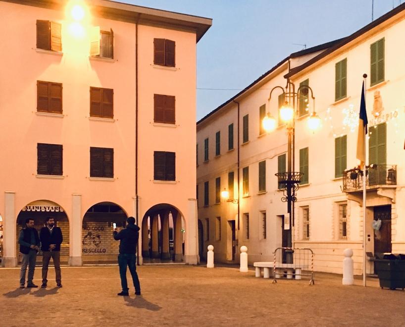 Ora in piazza senza Peppone il “ripiego” diventa il Pasquino 