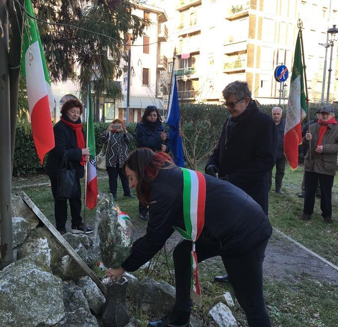 Fiori e il Silenzio per ricordare l’eroismo del partigiano Nero 