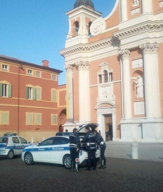 Carpi, mendicanti in Duomo, scatta il Daspo di 48 ore 