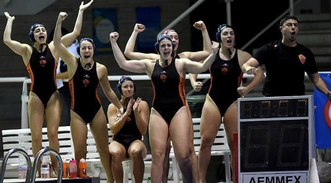 L'esultanza delle ragazze della Sis Roma con Galardi e Tabani