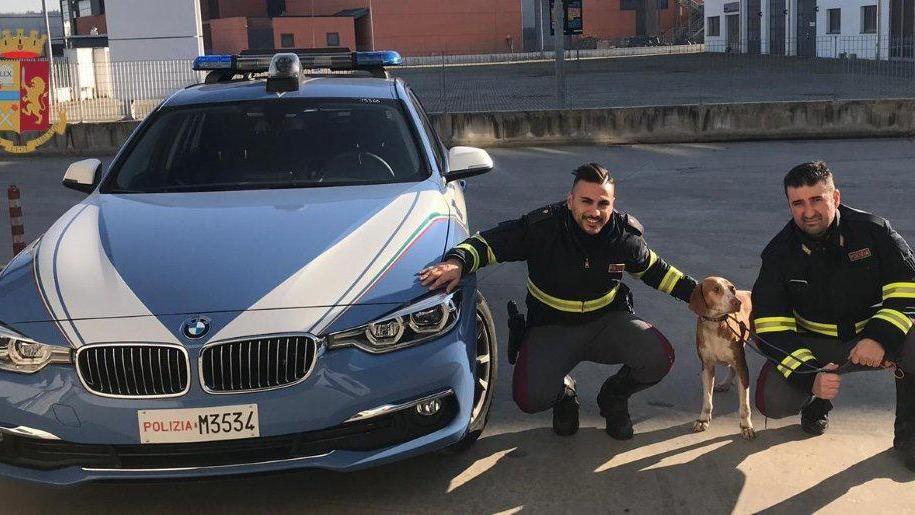 Gli agenti della Stradale con Polo