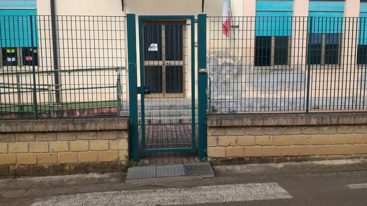 L'ingresso della scuola di Valpiana
