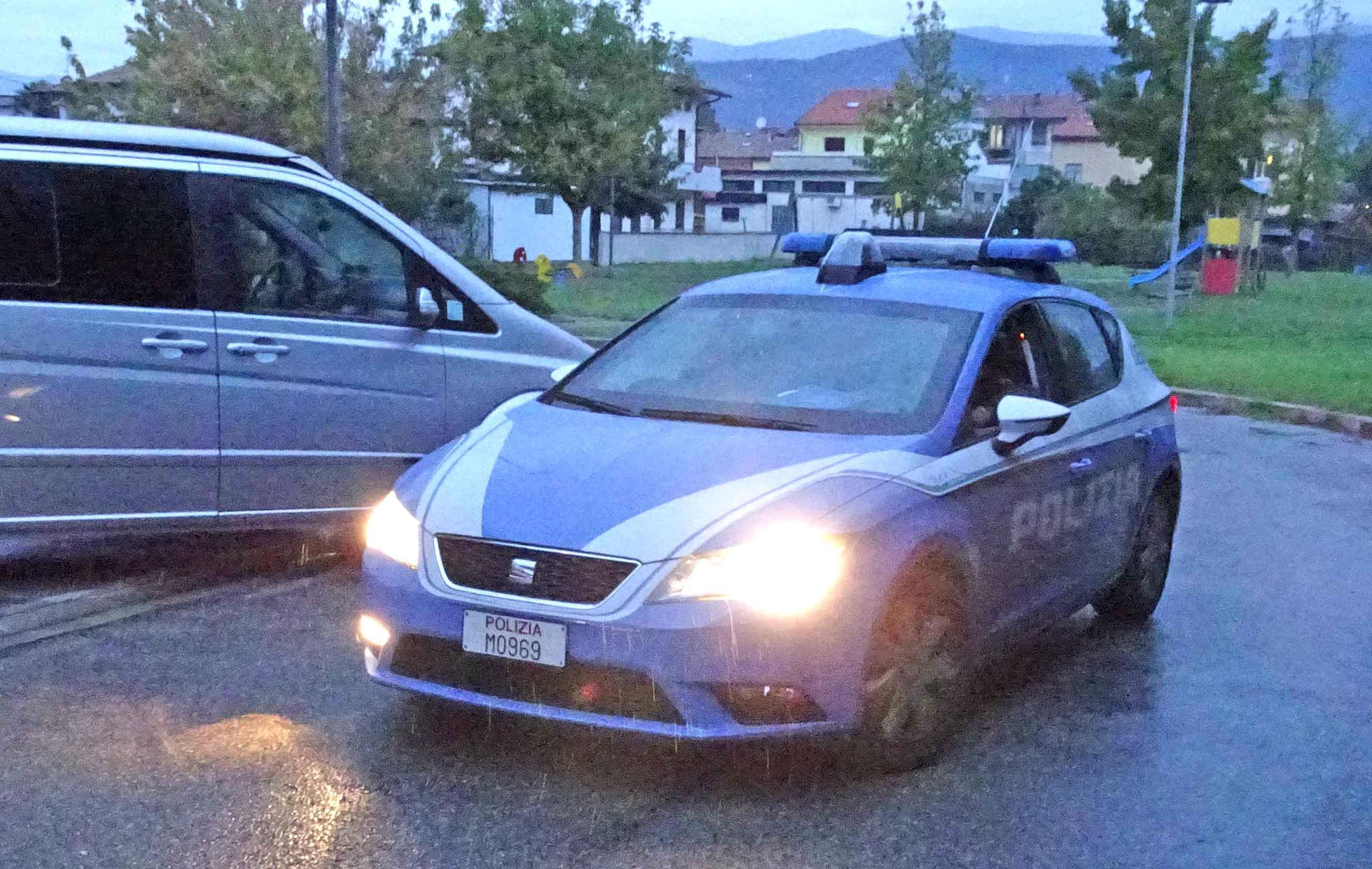 Ubriaco, ferma l'auto nella corsia telepass al casello dell'autostrada