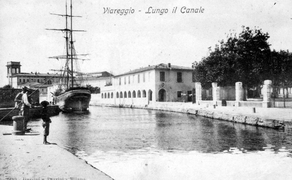 La sede della Capitaneria di Porto nel Fortino sul Canale Burlamacca in una foto di un secolo fa