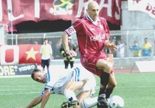 <strong>COM’ERAVAMO. </strong>Di Carlo in versione mediano di spinta con la maglia del Livorno
