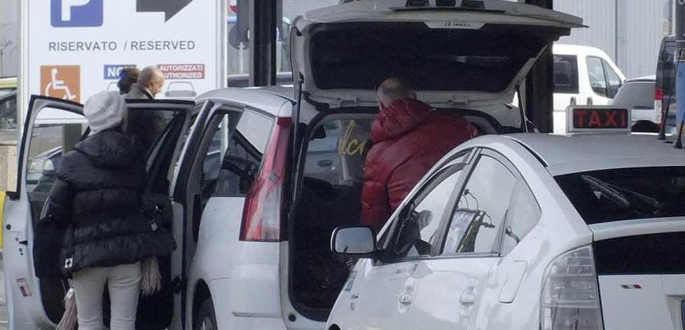 Taxi introvabili la notte di Befana fuori dalla stazione 