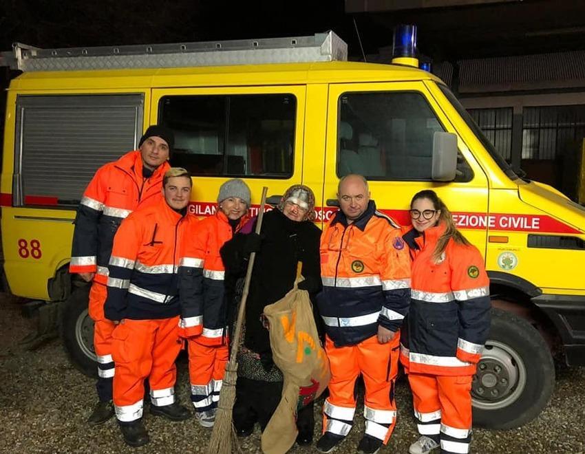 Una, cento, mille Befane: in volo dai campanili e a bordo della 500 e nella carrozza
