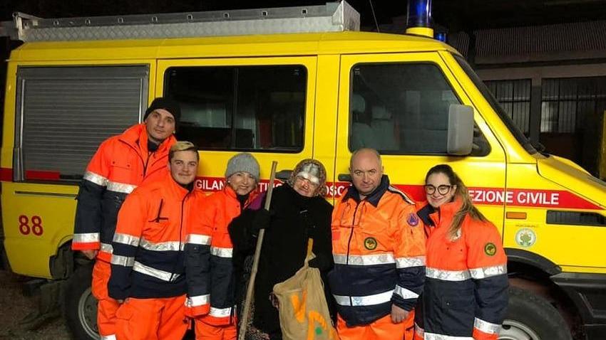 Una, cento, mille Befane: in volo dai campanili e a bordo della 500 e nella carrozza