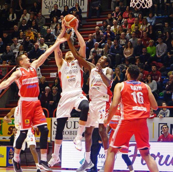Pistoia ritrova Dom Johnson e annichilisce il forte Varese 