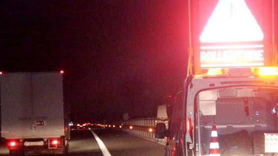Feriti in autostrada nella notte grave diciannovenne