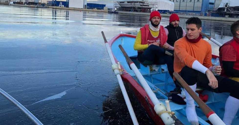 Remata nel canale ghiacciato