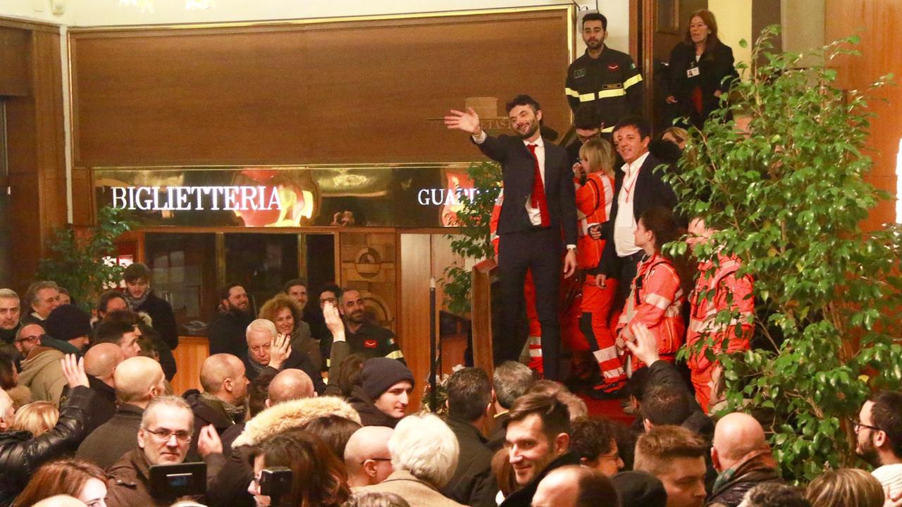 Il sindaco Biffoni dopo il discorso al Metastasio (foto Sproviero/Batavia)
