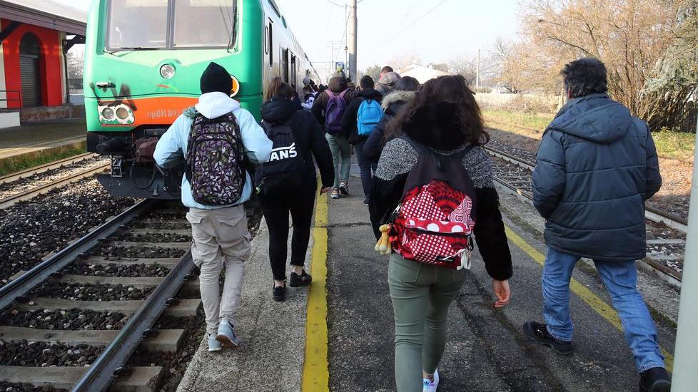 La corsa al treno degli studenti. Dieci minuti valgono un’ora