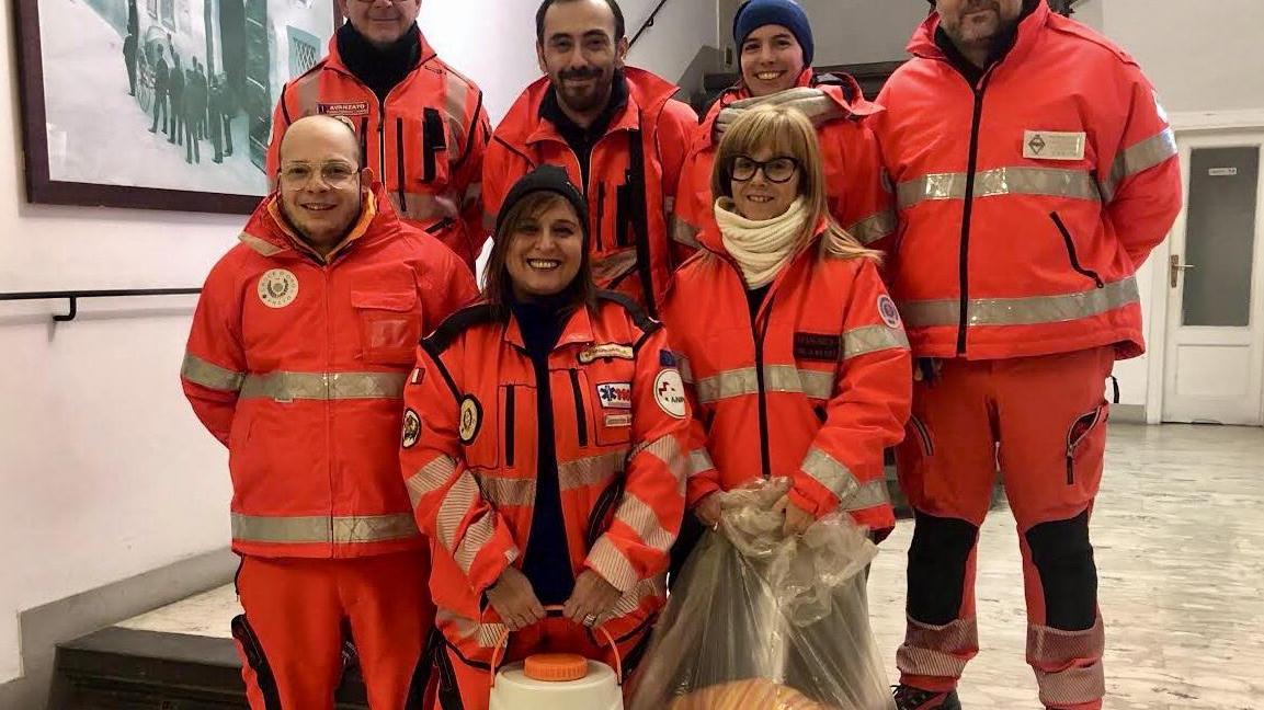 Il gruppo di volontari che ogni sera aiuta i senzatetto