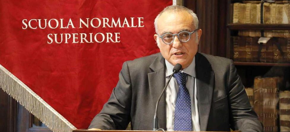Caos Normale, i dubbi del direttore Barone: resistere o dimettersi 