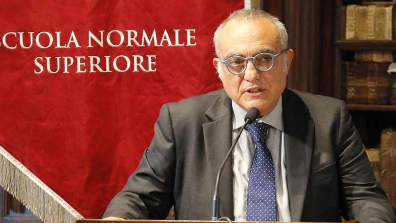 Caos Normale, i dubbi del direttore Barone: resistere o dimettersi