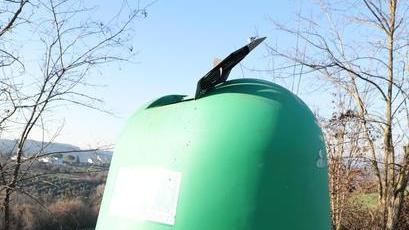 Campana del vetro distrutta