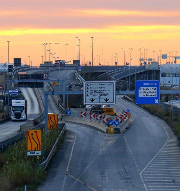 Lavori alla maxi voragine in Fi-Pi-Li, cambia la viabilità 