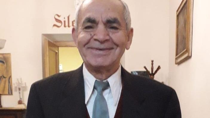Il parroco lo trova morto in casa Avenza piange “Marco-Marco”