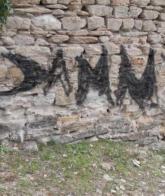 Rocca di Sala vandalizzata «Arrivano le telecamere»