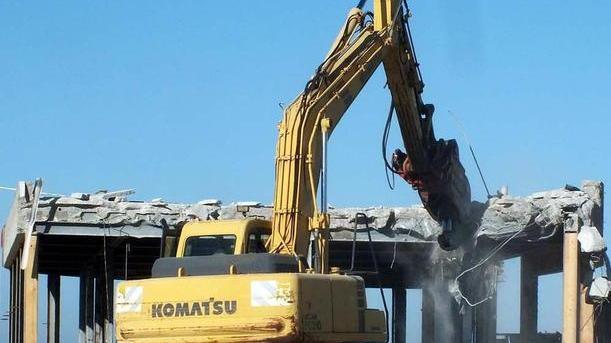 Bayahibe, ruspa in azione demolito l’edificio abusivo
