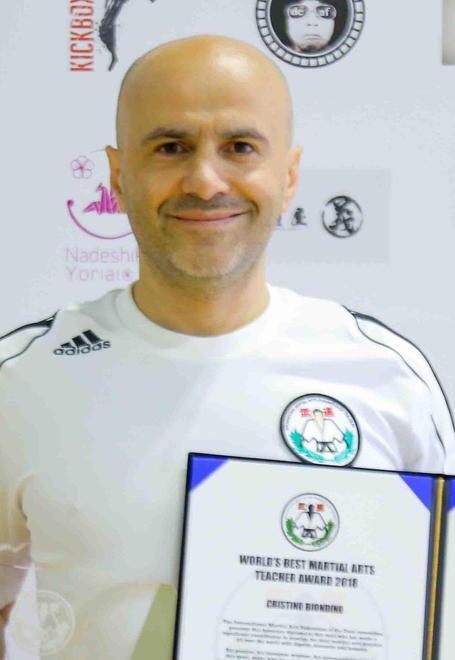  Biondino si laurea a Tokyo come miglior fitness trainer