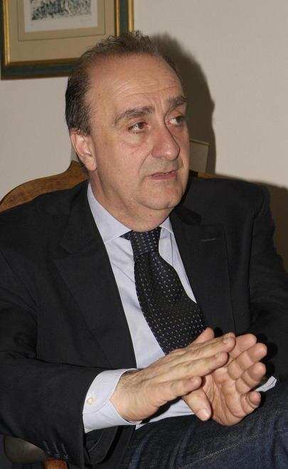 Desideri “scade” Per la successione è una corsa a due tra D’Urso e Dei 