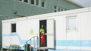 Uno dei container che da mesi ospitano la Pubblica assistenza rosignanese