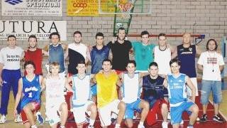<strong>A bersaglio. </strong>La formazione della Cerretese Sacchettificio Toscano che milita in serie D
