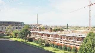 Uno degli edifici in costruzione nell’area della Magona