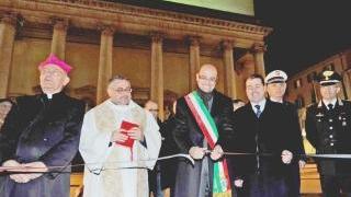 Il taglio del nastro della nuova piazza del Duomo