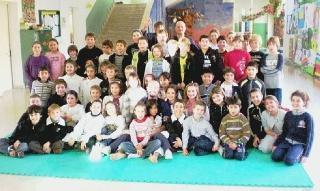 <strong>FOTO DI GRUPPO.</strong> Gli alunni delle elementari «Vassalle» che hanno preso parte alla lezione