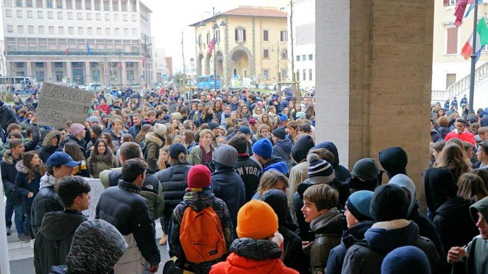 In città sono più di settanta gli edifici scolastici senza certificato: il piano per la messa a norma