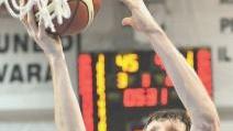 <strong>SFIDA AZZURRA.</strong> Gregor Fucka, l’airone biancorosso, stasera vivrà una sfida che per anni si è accesa sotto le plance dell’A1, quella contro Ale Frosini, vecchio baluardo di Verona e Bologna