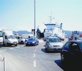 Turisti in arrivo a Portoferraio