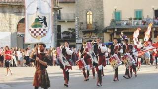 Sfilata medievale organizzata dalla contrada di Porta Viti