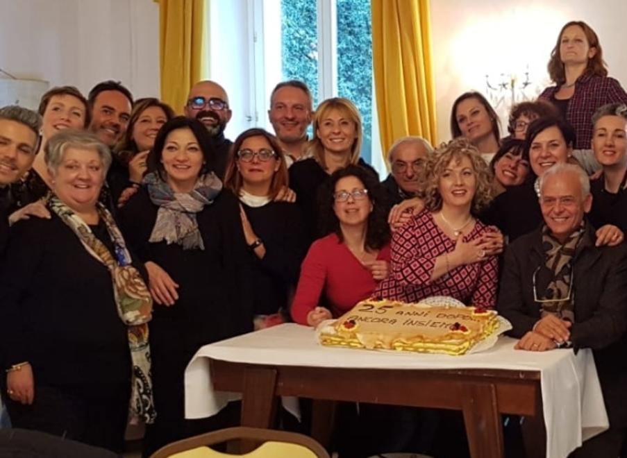 Ex alunni si ritrovano dopo venticinque anni a pranzo in Querceta