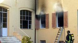 Fiamme nella casa di riposo evacuati settanta anziani