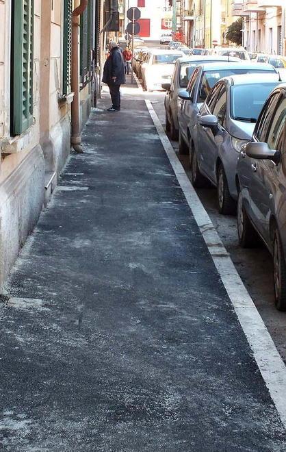 Via Alfieri, nuovi marciapiedi 