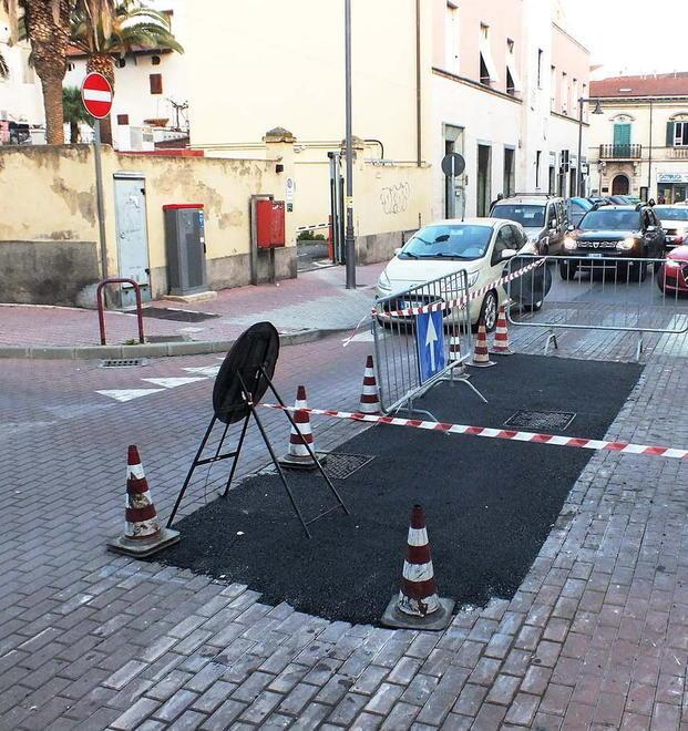 Asfalto in via Fucini per far sparire buche Lavori dal 21 gennaio 