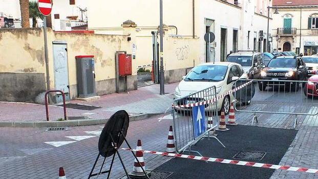 Asfalto in via Fucini per far sparire buche Lavori dal 21 gennaio