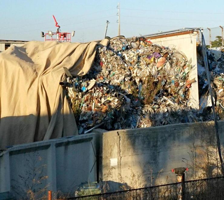 Un anno dopo i rifiuti sequestrati da Lonzi sono abbandonati