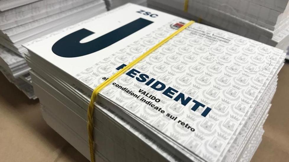 Ora chi vuole la lettera nuova deve pagare il doppio degli altri