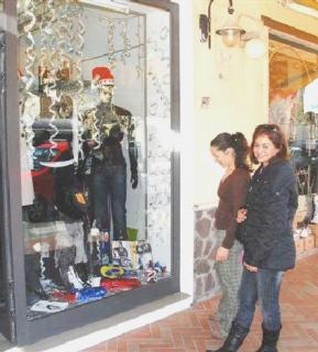 Clienti a caccia di un regalo